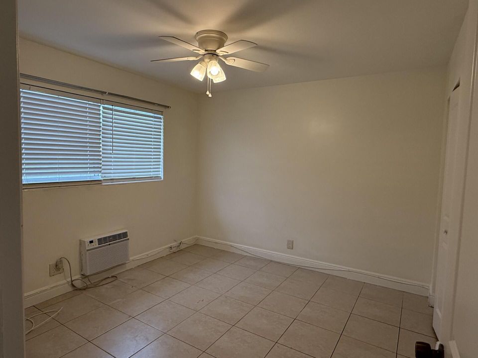 For Rent: $2,000 (2 beds, 1 baths, 749 Square Feet)