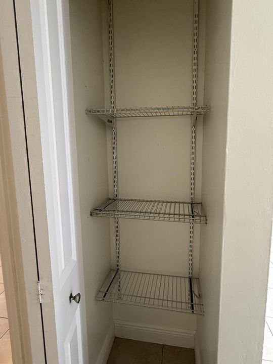 For Rent: $2,000 (2 beds, 1 baths, 749 Square Feet)