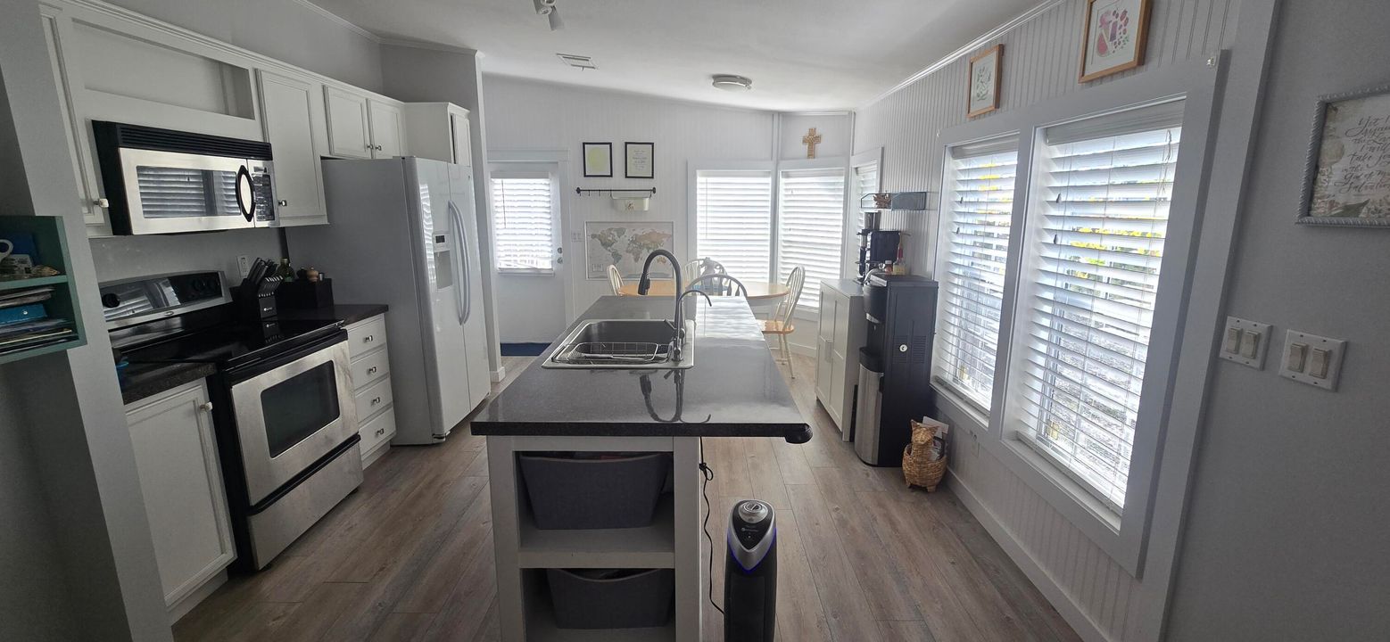 На продажу: $289,900 (3 спален, 2 ванн, 1186 Квадратных фут)