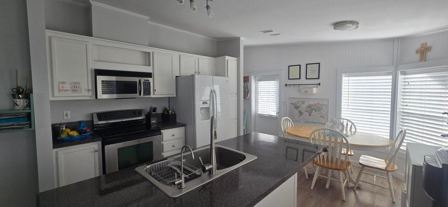 На продажу: $289,900 (3 спален, 2 ванн, 1186 Квадратных фут)