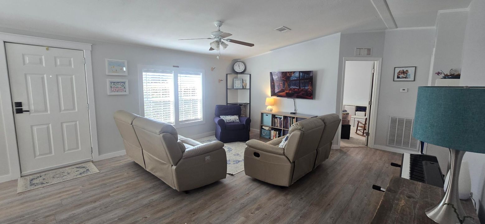 На продажу: $289,900 (3 спален, 2 ванн, 1186 Квадратных фут)