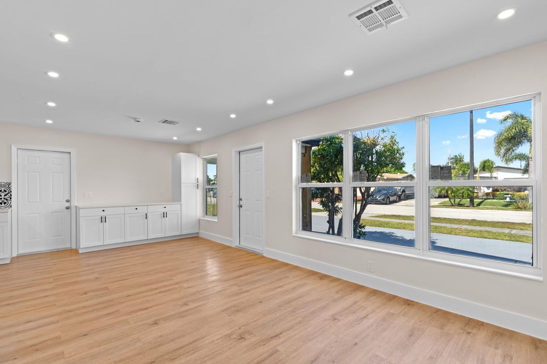 待售: $350,000 (3 贝兹, 2 浴室, 1020 平方英尺)