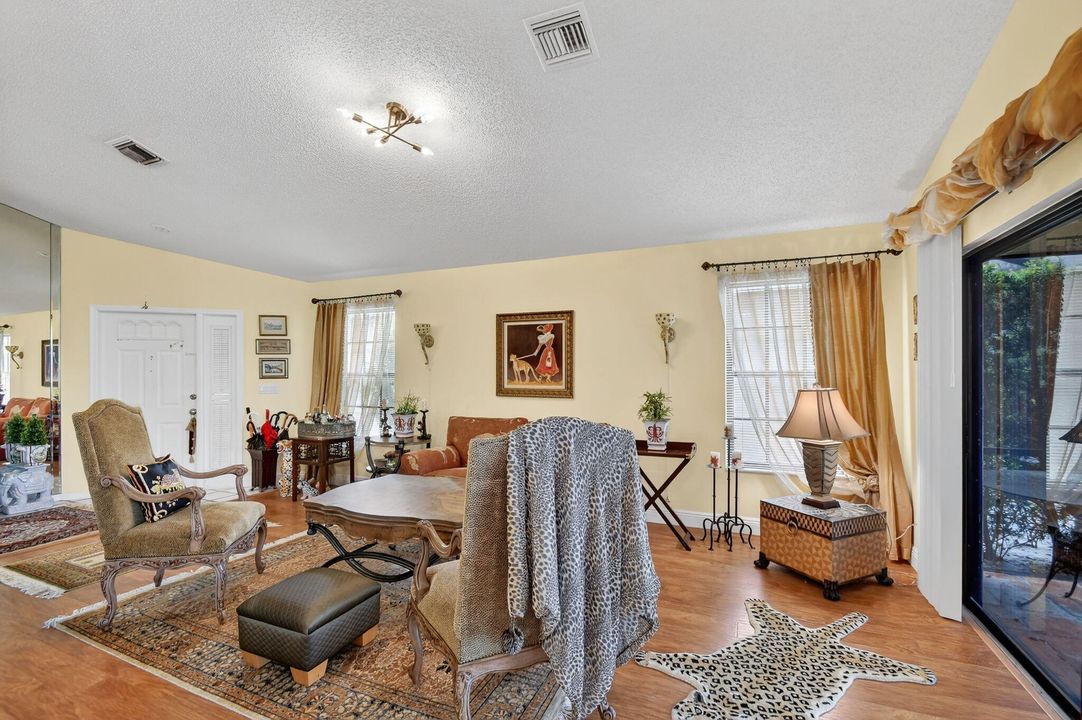 En Venta: $462,000 (3 camas, 2 baños, 1837 Pies cuadrados)