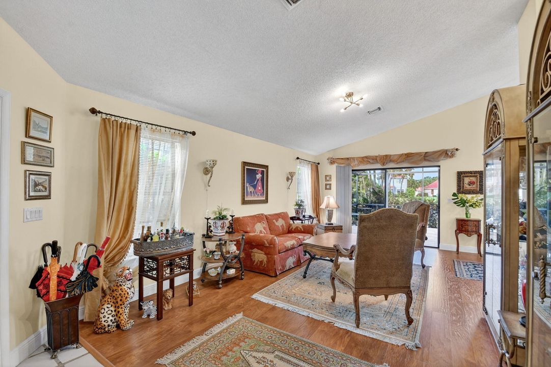 En Venta: $462,000 (3 camas, 2 baños, 1837 Pies cuadrados)