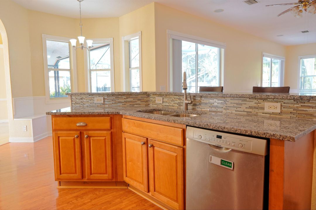 For Rent: $3,600 (5 beds, 3 baths, 2595 Square Feet)