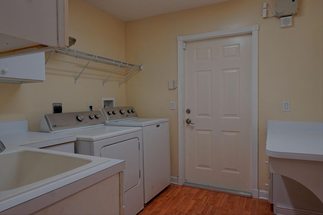 For Rent: $3,600 (5 beds, 3 baths, 2595 Square Feet)