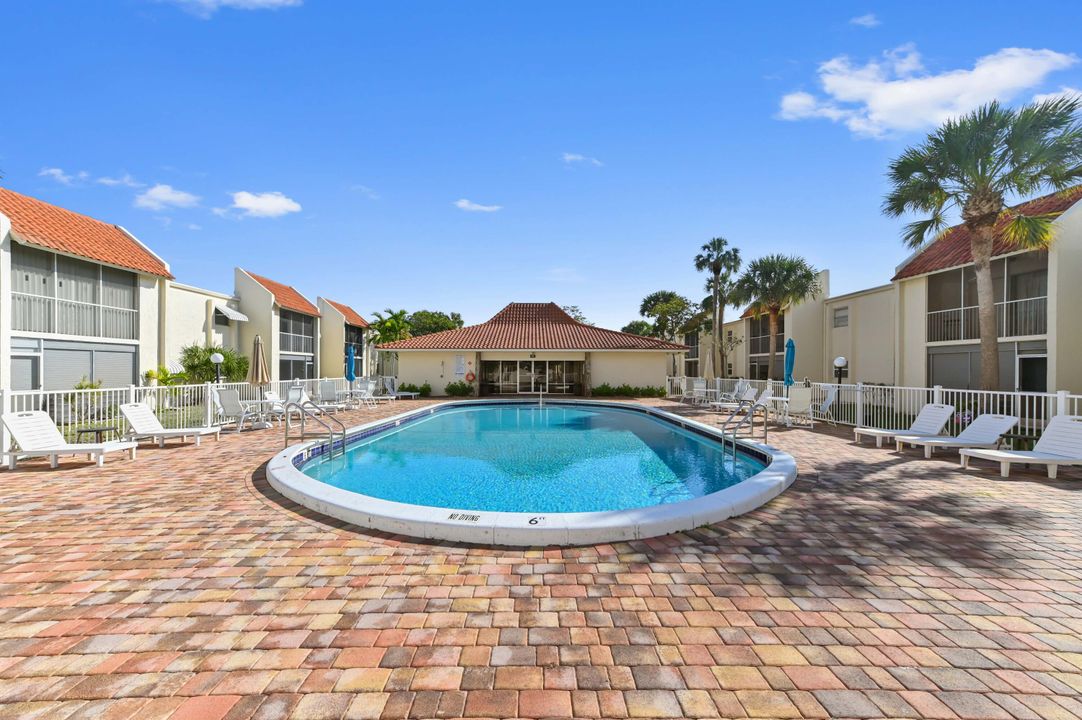 For Sale: $249,900 (2 beds, 2 baths, 1000 Square Feet)