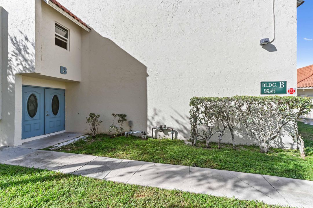 For Sale: $249,900 (2 beds, 2 baths, 1000 Square Feet)