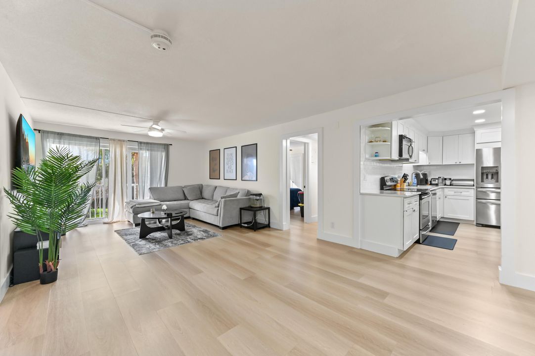 For Sale: $249,900 (2 beds, 2 baths, 1000 Square Feet)