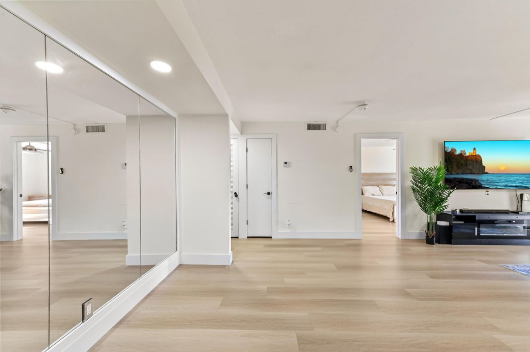 For Sale: $249,900 (2 beds, 2 baths, 1000 Square Feet)