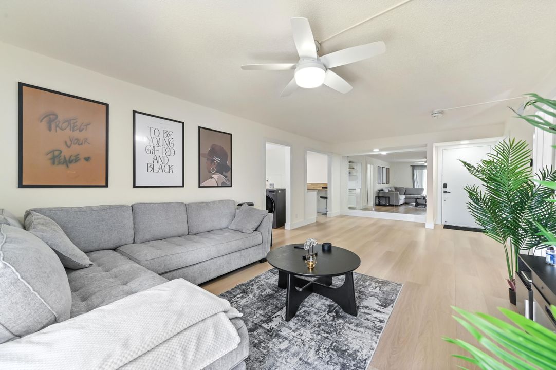 For Sale: $249,900 (2 beds, 2 baths, 1000 Square Feet)