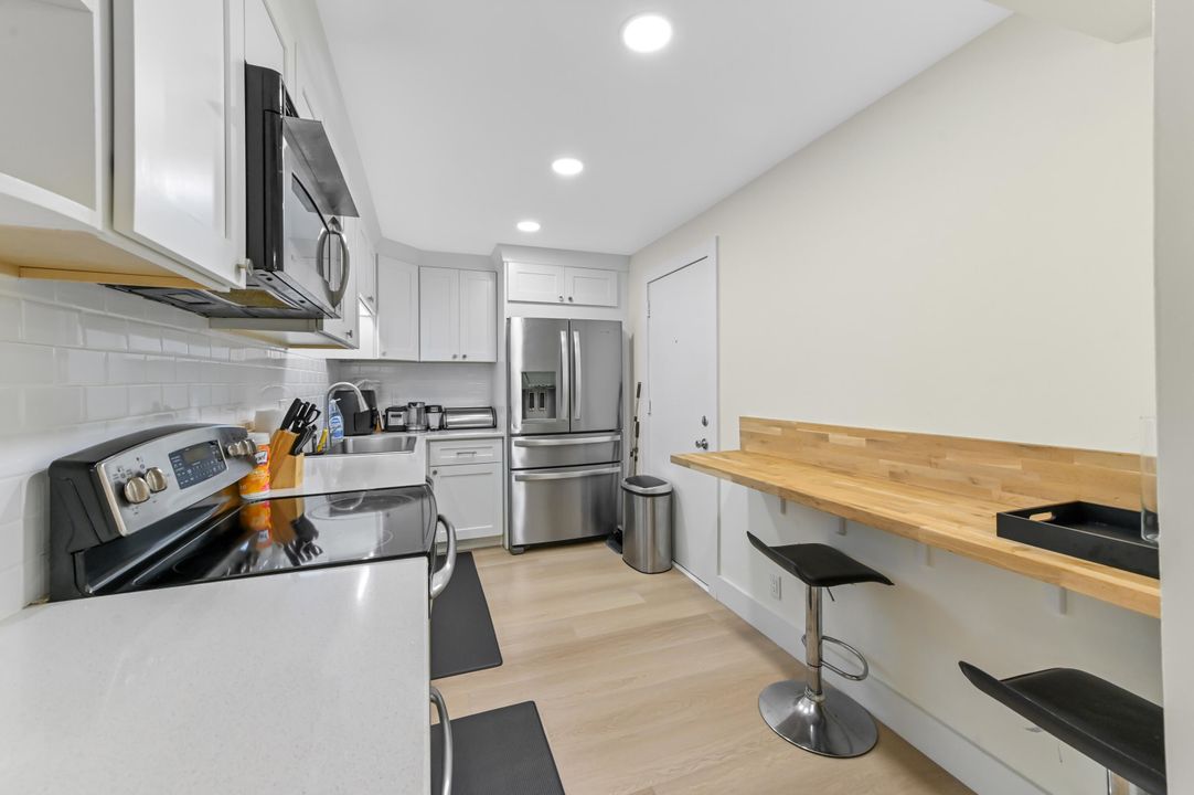 For Sale: $249,900 (2 beds, 2 baths, 1000 Square Feet)