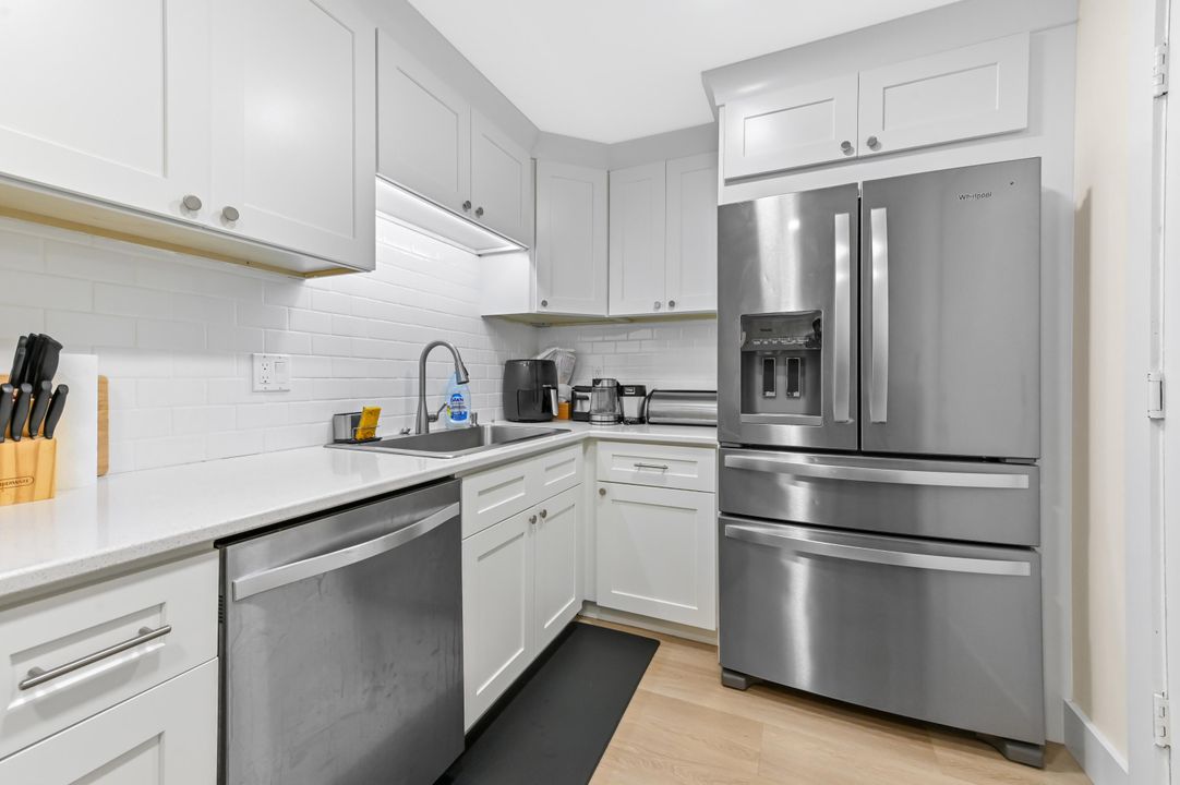 For Sale: $249,900 (2 beds, 2 baths, 1000 Square Feet)