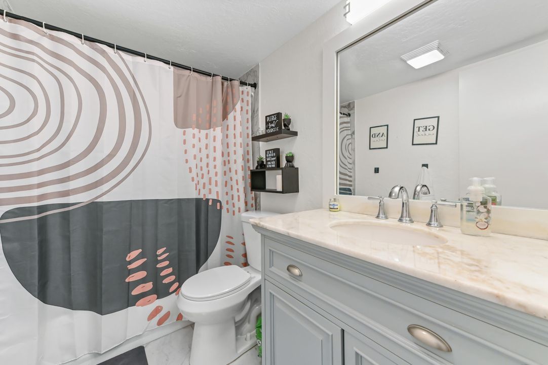 For Sale: $249,900 (2 beds, 2 baths, 1000 Square Feet)