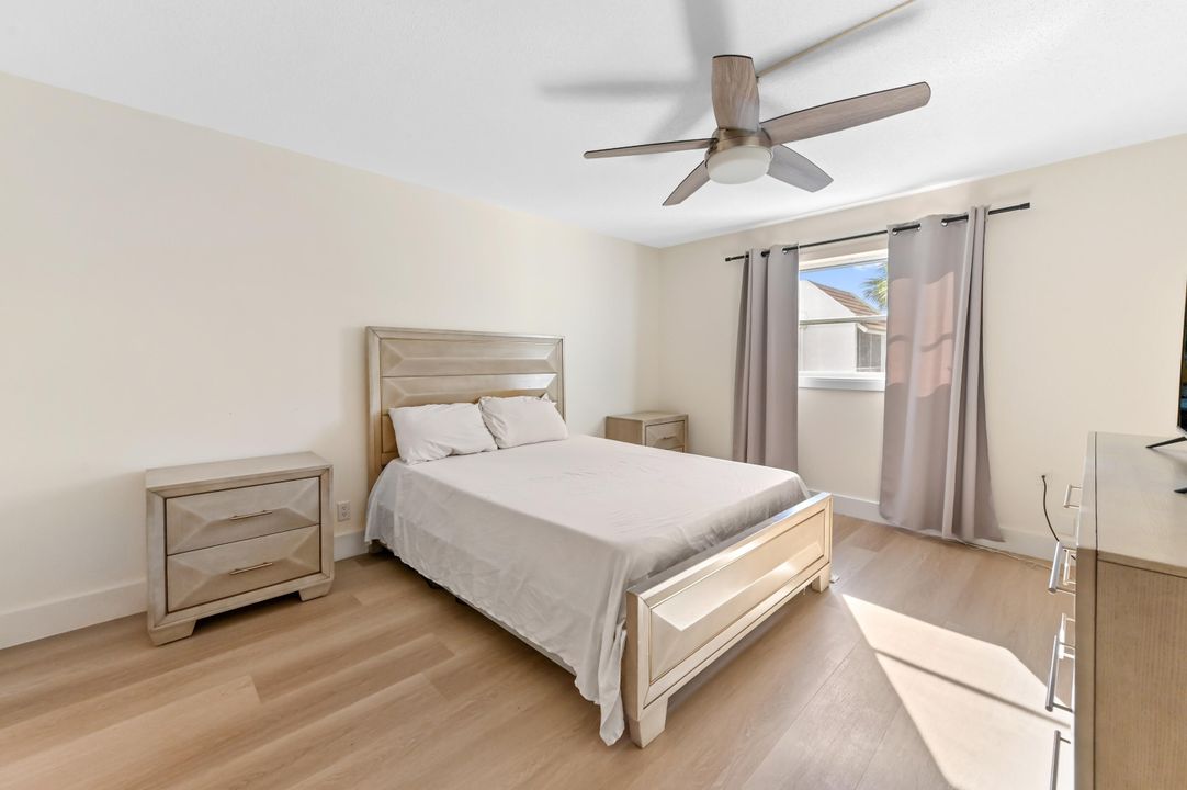 For Sale: $249,900 (2 beds, 2 baths, 1000 Square Feet)