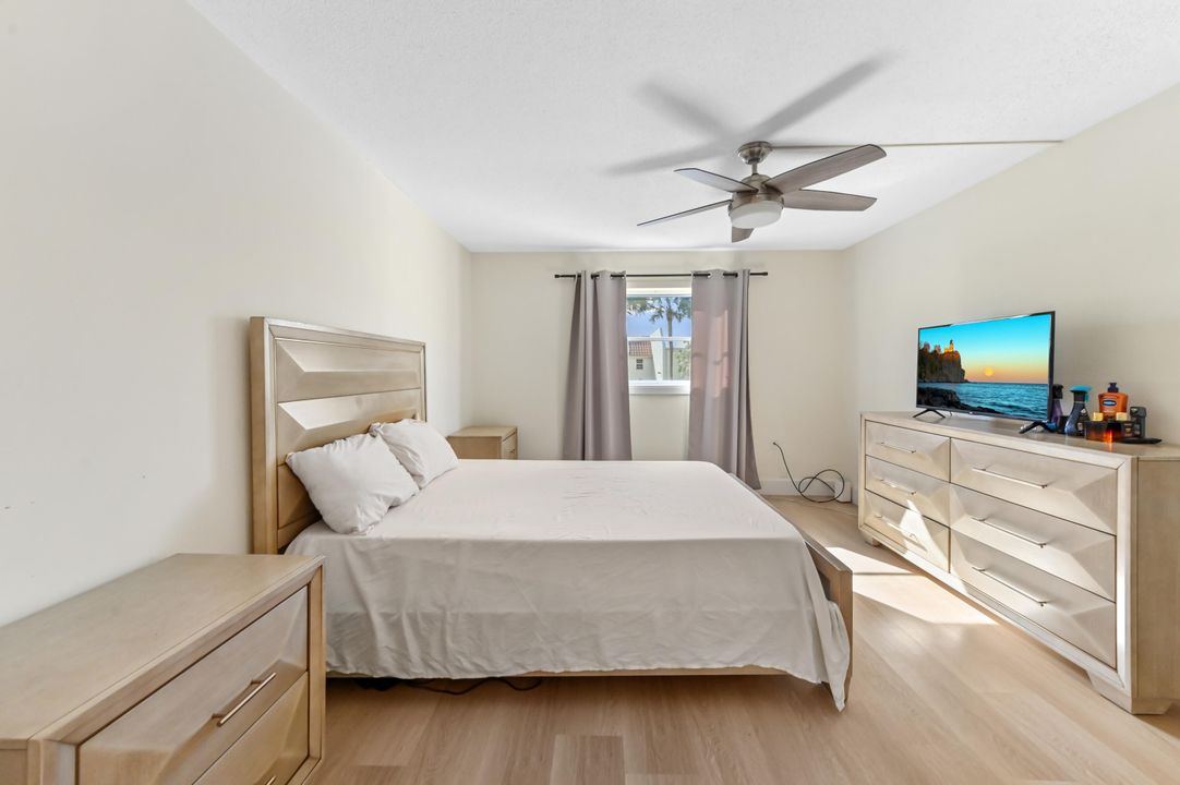 For Sale: $249,900 (2 beds, 2 baths, 1000 Square Feet)