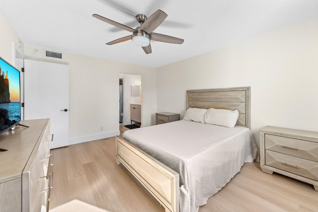 For Sale: $249,900 (2 beds, 2 baths, 1000 Square Feet)