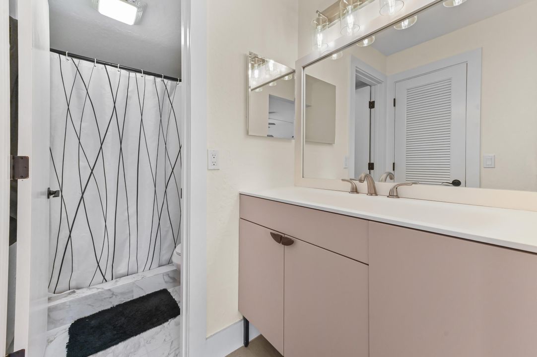 For Sale: $249,900 (2 beds, 2 baths, 1000 Square Feet)