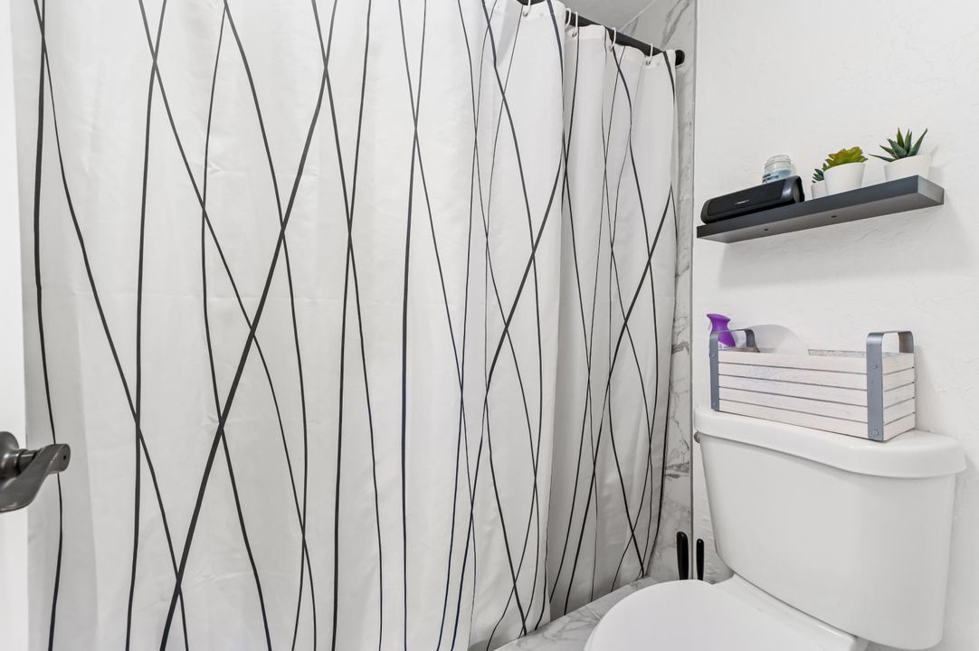 For Sale: $249,900 (2 beds, 2 baths, 1000 Square Feet)