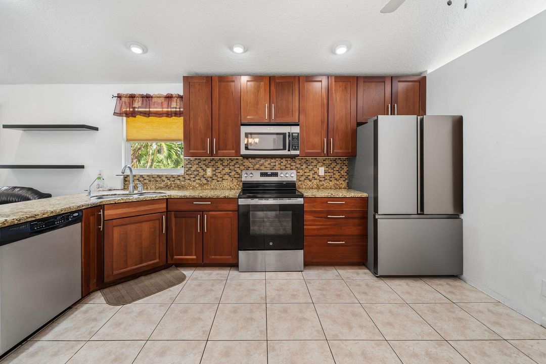 For Sale: $579,000 (3 beds, 2 baths, 1756 Square Feet)