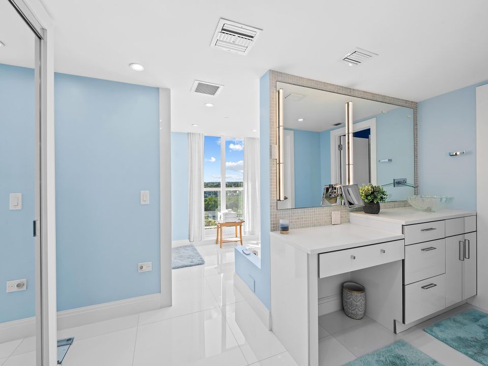 For Sale: $3,795,000 (3 beds, 3 baths, 2659 Square Feet)