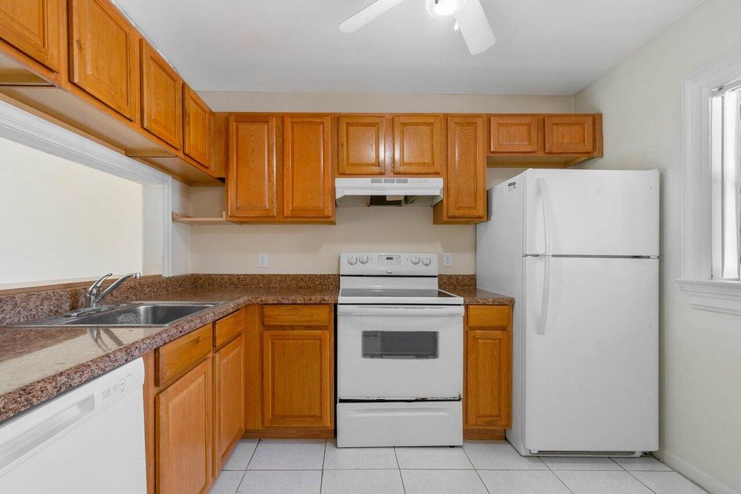 В аренду: $2,000 (2 спален, 2 ванн, 857 Квадратных фут)