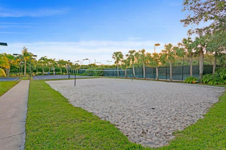 For Rent: $3,800 (5 beds, 3 baths, 3438 Square Feet)