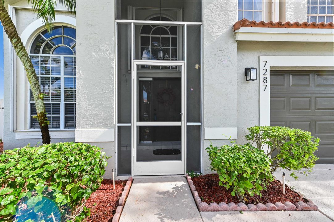 For Sale: $725,000 (4 beds, 3 baths, 2376 Square Feet)