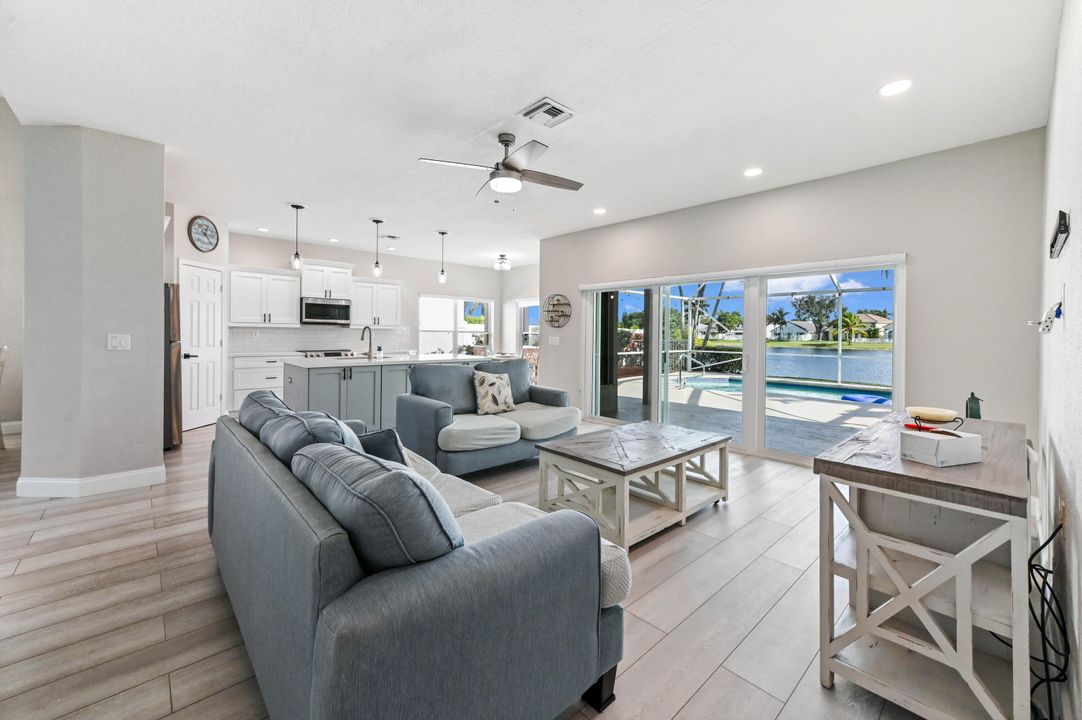 For Sale: $725,000 (4 beds, 3 baths, 2376 Square Feet)