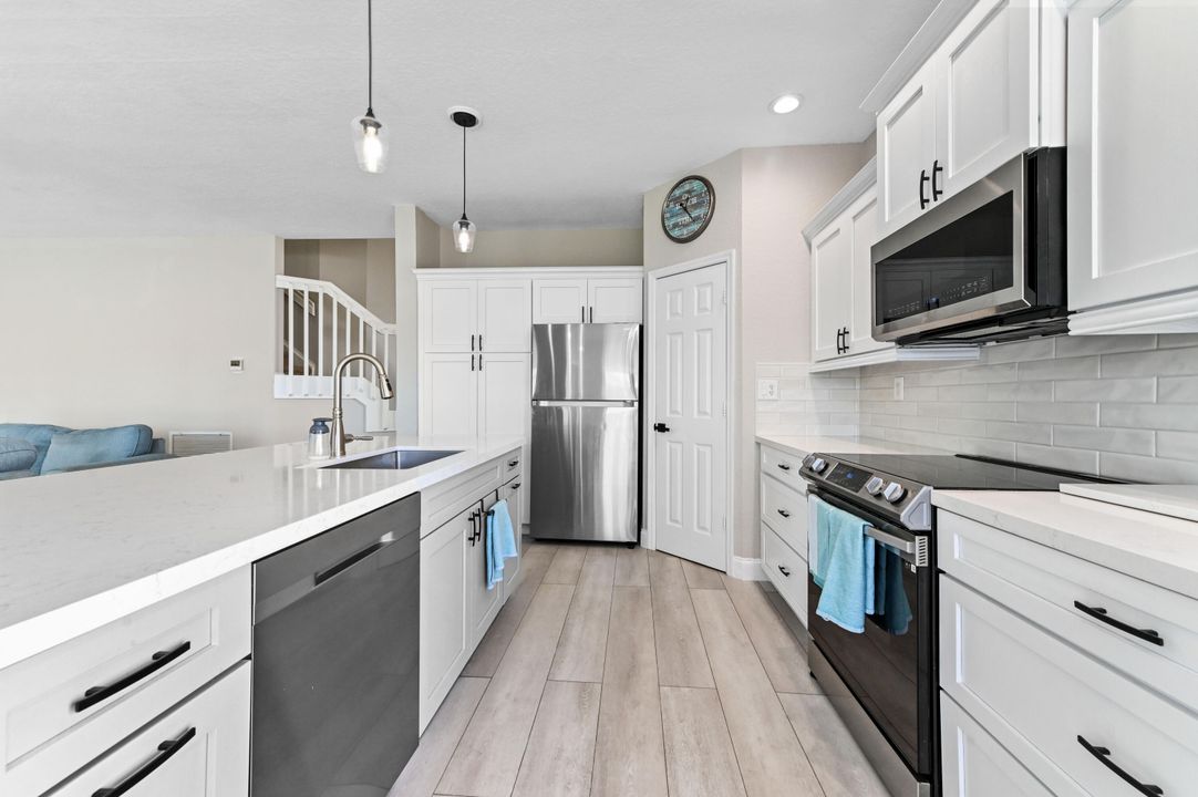 For Sale: $725,000 (4 beds, 3 baths, 2376 Square Feet)