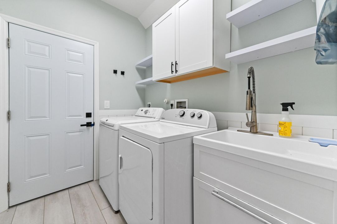 For Sale: $725,000 (4 beds, 3 baths, 2376 Square Feet)