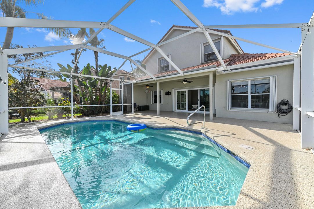 For Sale: $725,000 (4 beds, 3 baths, 2376 Square Feet)