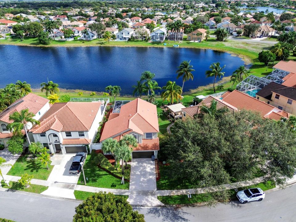 For Sale: $725,000 (4 beds, 3 baths, 2376 Square Feet)