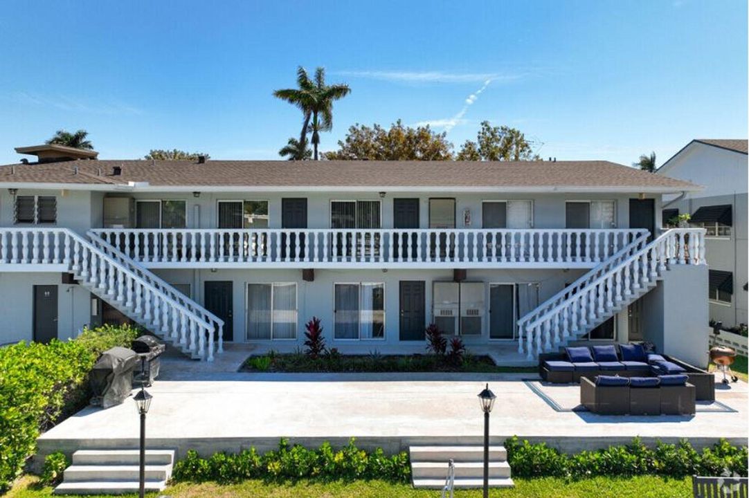 For Rent: $1,825 (1 beds, 2 baths, 700 Square Feet)