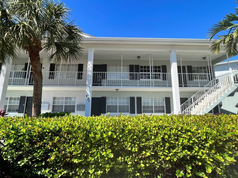 For Rent: $1,825 (1 beds, 2 baths, 700 Square Feet)