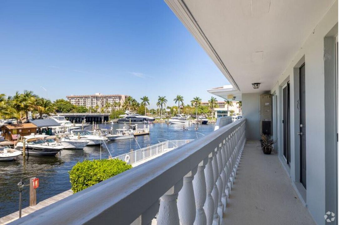 For Rent: $1,825 (1 beds, 2 baths, 700 Square Feet)