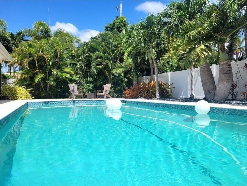 For Rent: $5,500 (3 beds, 2 baths, 1752 Square Feet)