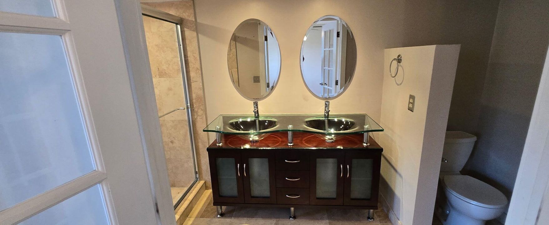 For Rent: $2,000 (2 beds, 2 baths, 900 Square Feet)