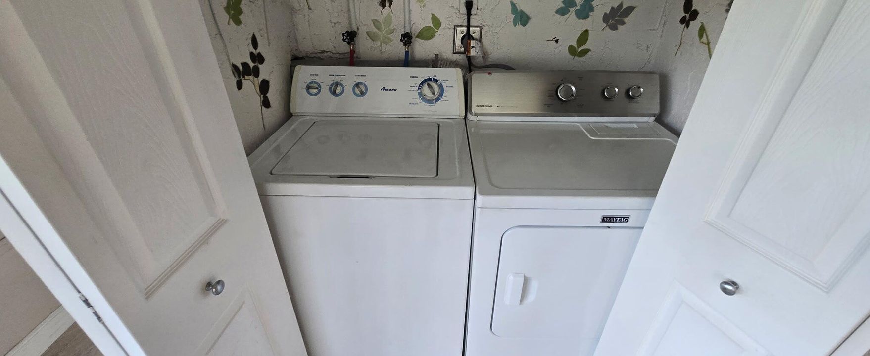 For Rent: $2,000 (2 beds, 2 baths, 900 Square Feet)