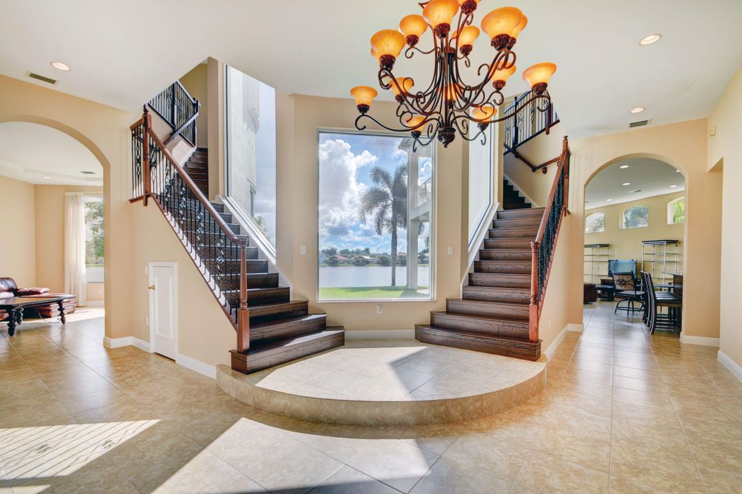 出租: $8,600 (5 贝兹, 7 浴室, 5537 平方英尺)