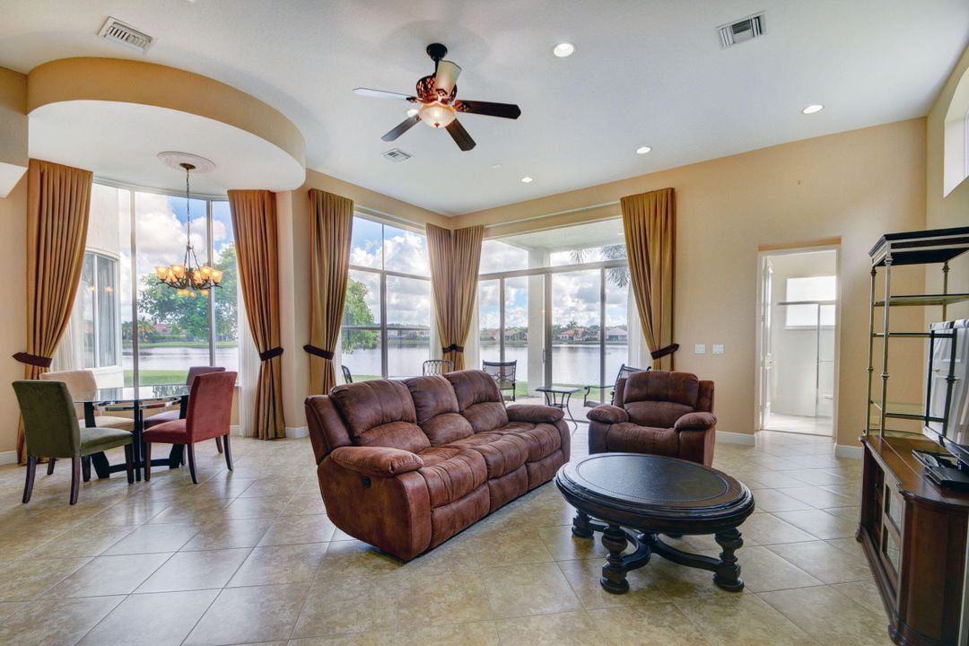 出租: $8,600 (5 贝兹, 7 浴室, 5537 平方英尺)