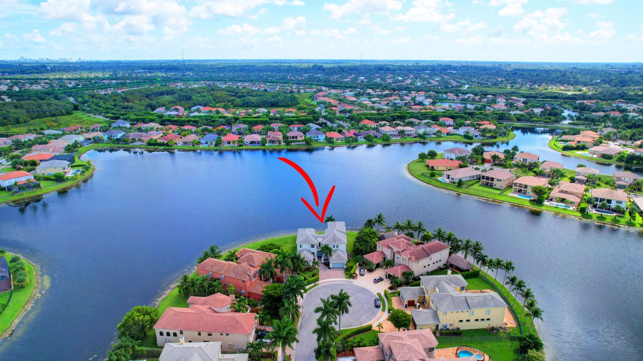 出租: $8,600 (5 贝兹, 7 浴室, 5537 平方英尺)