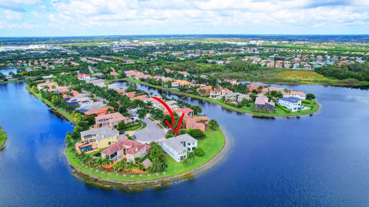 出租: $8,600 (5 贝兹, 7 浴室, 5537 平方英尺)