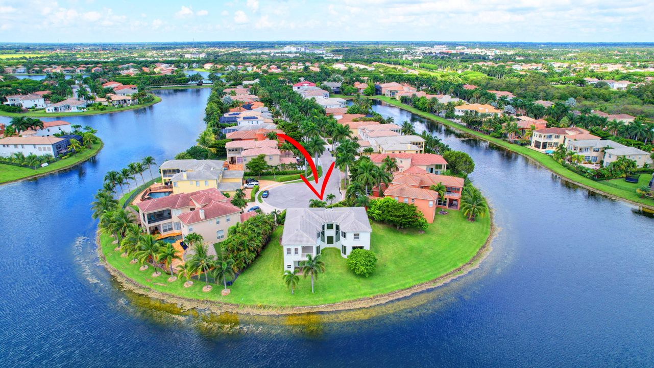 出租: $8,600 (5 贝兹, 7 浴室, 5537 平方英尺)