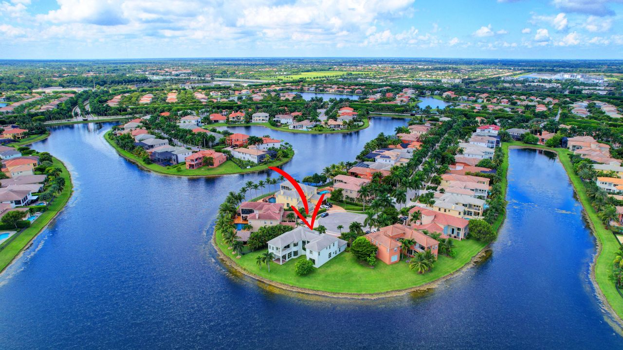 出租: $8,600 (5 贝兹, 7 浴室, 5537 平方英尺)