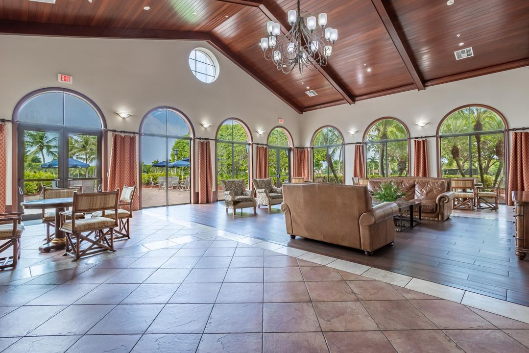 出租: $8,600 (5 贝兹, 7 浴室, 5537 平方英尺)