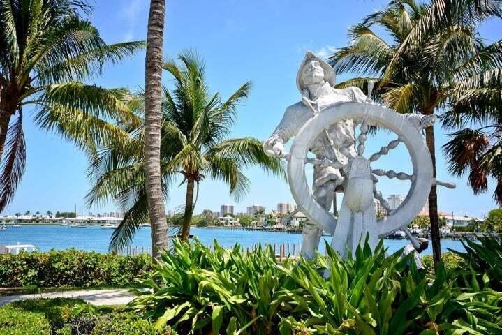 For Rent: $5,500 (3 beds, 2 baths, 1752 Square Feet)