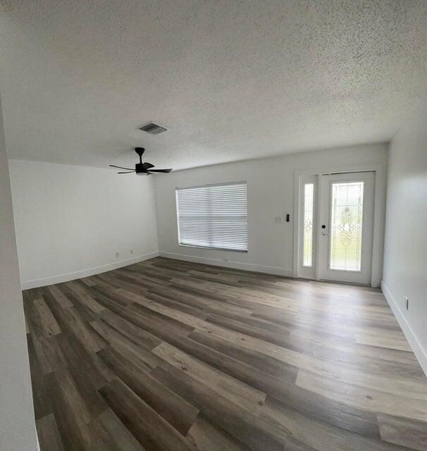 En Renta: $2,400 (2 camas, 2 baños, 1307 Pies cuadrados)