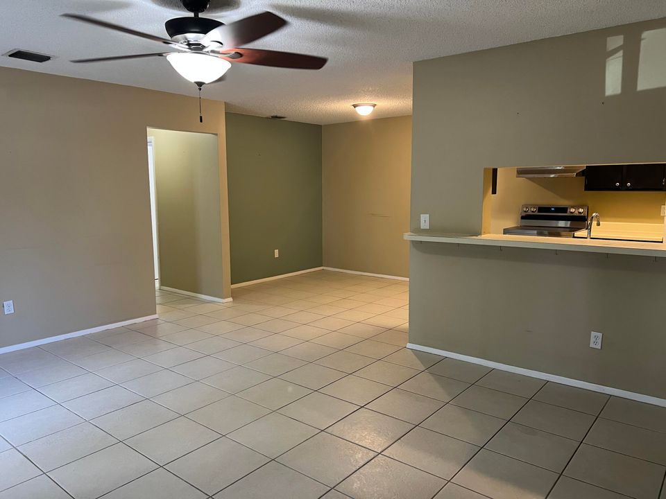 На продажу: $202,900 (2 спален, 2 ванн, 1037 Квадратных фут)