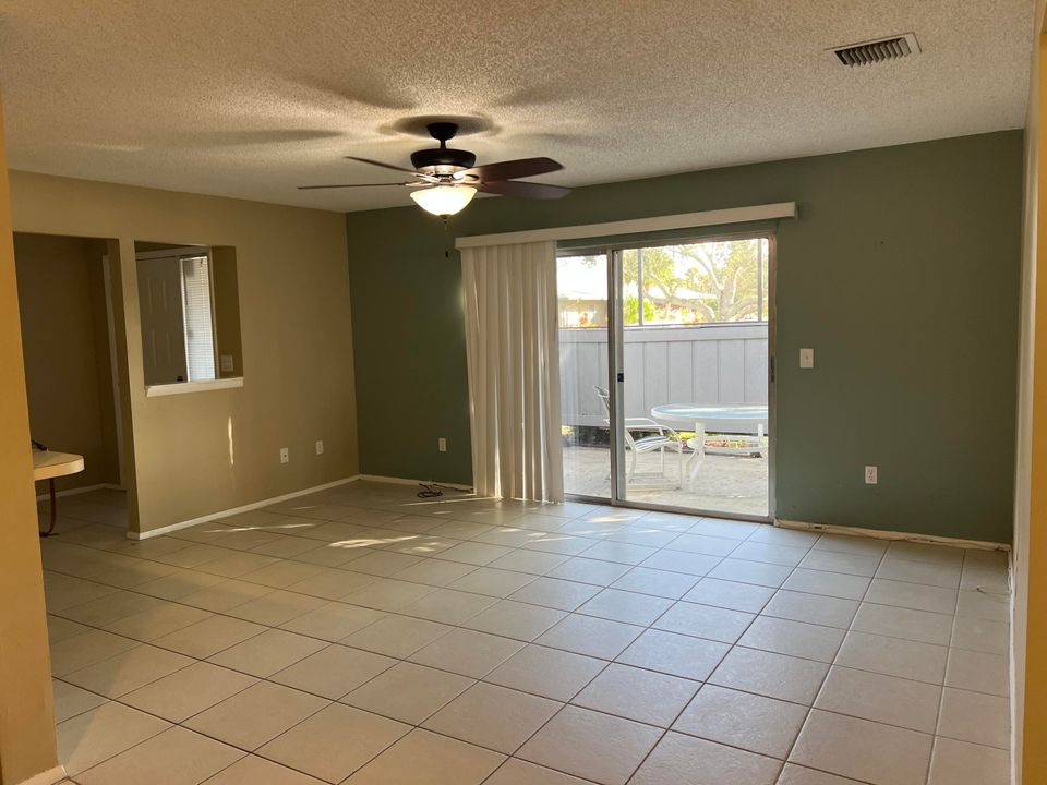 На продажу: $202,900 (2 спален, 2 ванн, 1037 Квадратных фут)